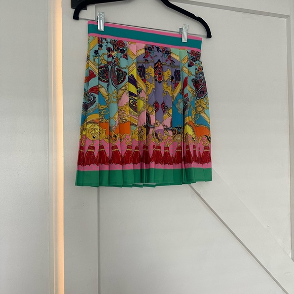 Colorful Women's Patterned Top - Picture 7 of 8